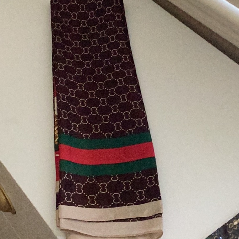 Women’s scarf